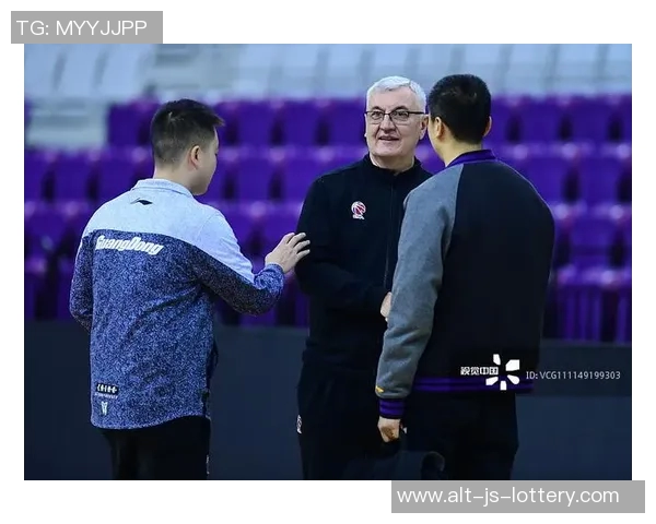 尤纳斯坦言:对广东队阵容感到陌生,目标尚在摸索中 尤纳斯坦言:对广东队阵容感到陌生,目标尚在摸索中