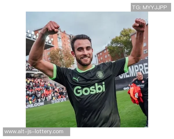 被判点球后，埃里克-加西亚：这是个反弹球，我能咋办？