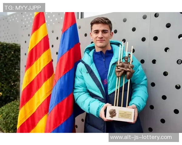 记者：加维会见巴萨医疗团队，目前优先采取保守治疗策略